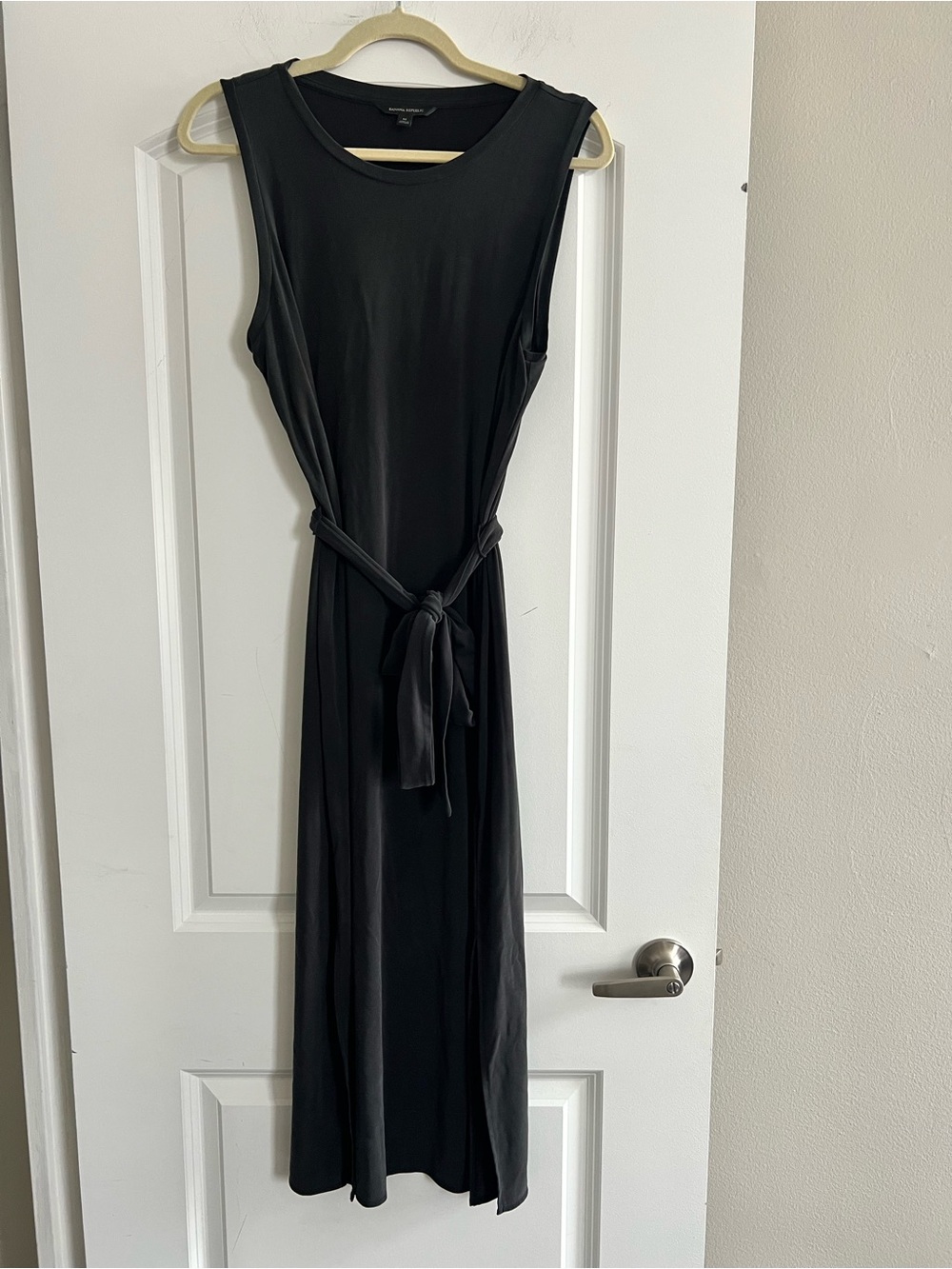 Banana Republic Black Sleeveless Tie-Waist Midi Dress